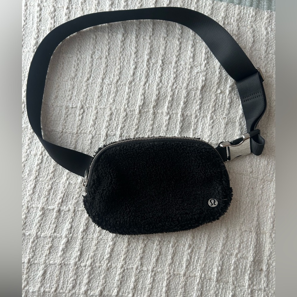 Lululemon Black Sherpa Belt Bag